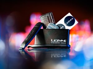 Lezyne лост Kit in Alloy Box, 2xTire лост, 6xPatch, 1xScuffer, 1xTire Boot, gold