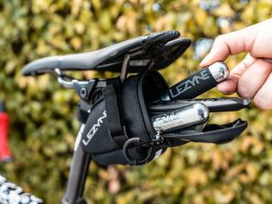 Lezyne Caddy Bag (M) incl. безкамерен Kit